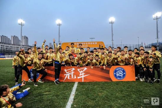 第54分钟，马丁内斯弃门出击破坏拉什福德单刀。